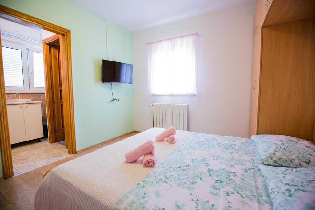 Apartament Sara *