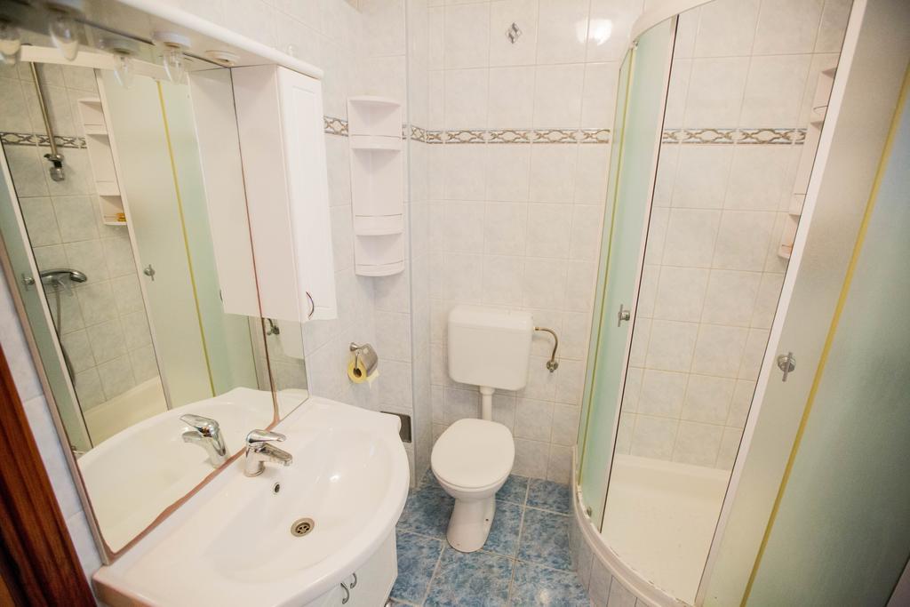 Apartament Sara *