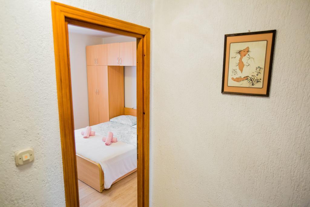 Apartament Sara *